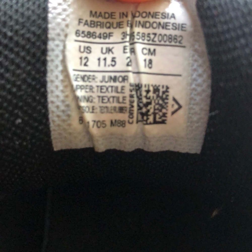 Boys Converse - Picture 2 of 7